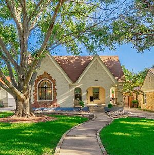 Kessler Park Retreat - Available For 28 Days Or Greater Villa Dallas Exterior photo
