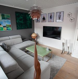 Stylish - 2 Bedroom - Large Top Floor Apt - Torshavn Exterior photo