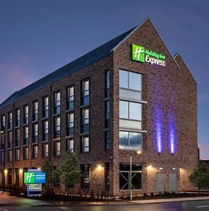 Holiday Inn Express Cambridge West Cambourne Exterior photo