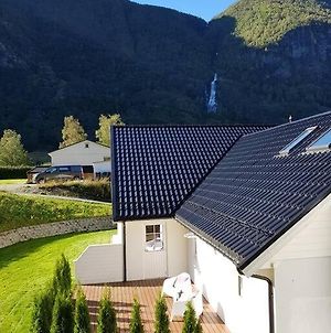 Cheerful 4-Bedroom Home With Fireplace, 1,5Km From Flam Center Aurland Exterior photo