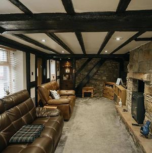 Wilsons Cottage - 2 Bed Classic Cottage Located In Cumbria With A Working Fire And Bath Tv Camerton  Exterior photo