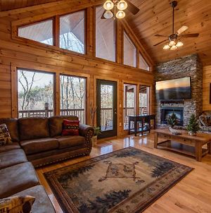 Hickory Hollow Lodge, 8 Bedrooms, Pool Table, Theater Room, Wifi, Sleeps 20 Sevierville Exterior photo