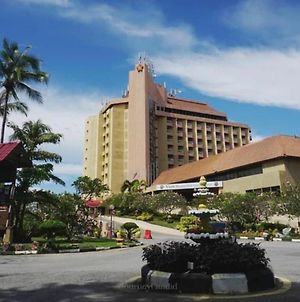 Primula Beach Hotel Kuala Terengganu Exterior photo