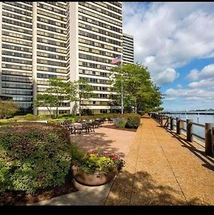 Downtown Detroit Luxury Apartment With Riverview Of Canada Exterior photo