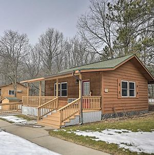 Woodsy Wisconsin Dells Studio With Grill And Deck Apartment Exterior photo
