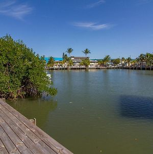 Lazy Lagoon, 1 Bedroom, Bay Side, Walk To The Beach, Sleeps 4 Fort Myers Beach Exterior photo