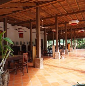 Arun Mekong Guesthouse Kratie Exterior photo
