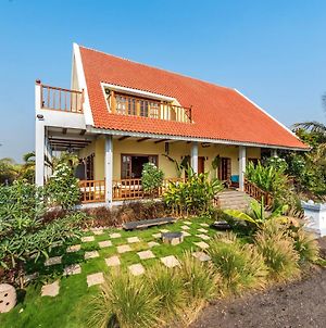 Saffronstays Happy Fields - Luxury Farmstay With Farm To Table Food Pune Exterior photo