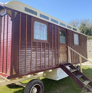 Vintage Showman'S Wagon For Two Close To Beach Guest House Plymouth Exterior photo