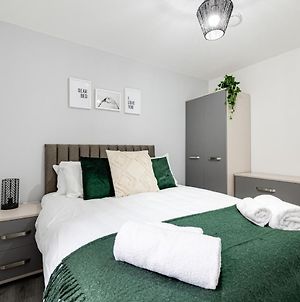 Brand New Apartment In Heart Of Stockport -Sleeps4 Exterior photo