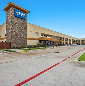 Americas Best Value Inn & Suites Houston At Hwy 6 Exterior photo