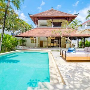 Villa Chandika - New 4 Bdr Villa With Private Pool, Walk To The Beach Seminyak  Exterior photo
