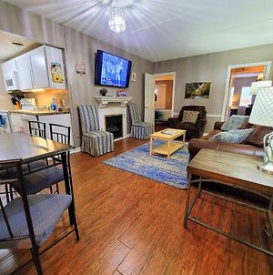 Downtown Gatlinburg Suite, Close To Everything, Private Balcony, Pool, Sleeps 8 Exterior photo