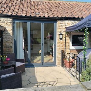 Larch Cottage, Ruston Dog Friendly With Hot Tub Scarborough Exterior photo