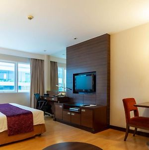 Legacy Suites Hotel Sukhumvit - Sha Extra Plus Bangkok Exterior photo