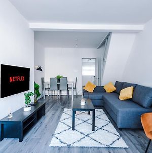 Snug Liverpool Anfield House, Entire Home With Free Wifi & Netflix Exterior photo