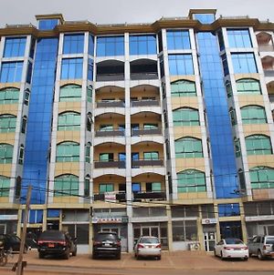 Chris Complex - Modern High Rise Mixed Use Luxury Building Yaounde Exterior photo