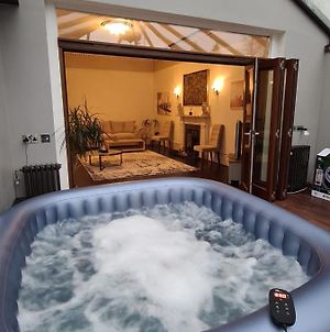 Luxury 3 Bedroom With Hot Tub Pool Garden Massive London Exterior photo