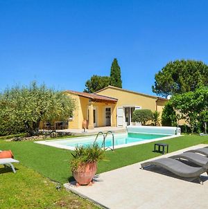 Awesome Home In Cabannes With 2 Bedrooms, Wifi And Outdoor Swimming Pool Exterior photo