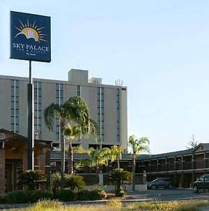 Sky-Palace Inn & Suites Laredo Exterior photo