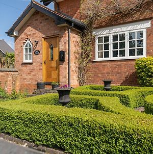 Beautiful Country Cottage For 8 - Great Staycation Wolverhampton Exterior photo