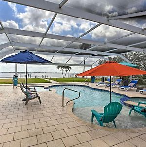 Luxurious Waterfront Escape With Pool And Dock! Villa Cape Coral Exterior photo