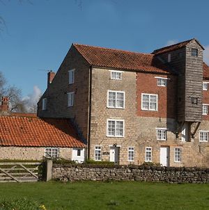 Vivers Mill Pickering Exterior photo