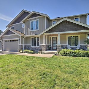 Spacious Carnation Home With Grill And Large Yard Exterior photo