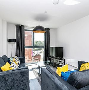 Stylish 2 Bedroom Apartment By Old Trafford Manchester Exterior photo