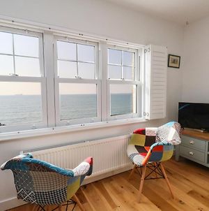 Beach Retreat Apartment Weymouth Exterior photo