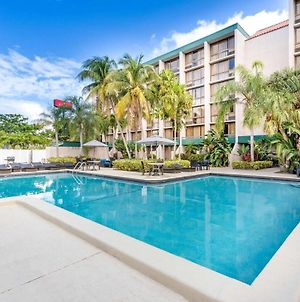 Ramada By Wyndham West Palm Beach Airport Hotel Exterior photo