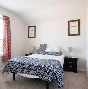 3Rd Room Of Family Friendly Place - Queen Size Bed Manvel Exterior photo