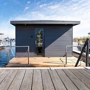 Beautiful Houseboat In Marina Of Volendam With Shared Pool Hotel Exterior photo