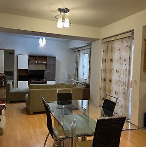 1 Bedroom Apartment In The Heart Of The Center Yerevan Exterior photo
