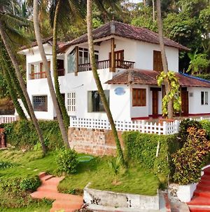 Willo Stays On The Beach Holiday Home Kannur Exterior photo