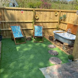Cosy Dog Friendly Lodge With An Outdoor Bath On The Isle Of Wight Whitwell  Exterior photo