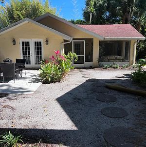 Private Villa With Outside Garden Walk To The Bay And Ringling Museum Minutes From Downtown Sarasota Exterior photo