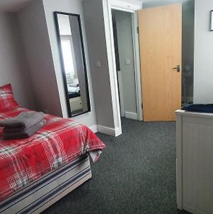 1 Bedroom Flat, Sleeps Up To 5Ppl, City Center Cardiff Exterior photo