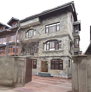 Oyo Maple Inn Resort Srinagar (Jammu and Kashmir) Exterior photo