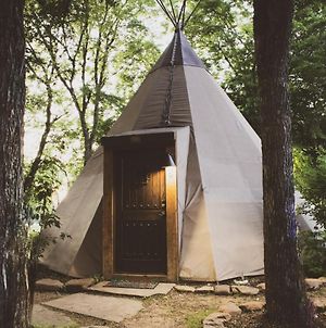 Red Cloud Tipis 4 On Guadalupe River New Braunfels Exterior photo