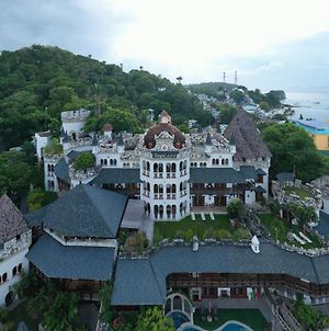 Tropicana Castle Dive Resort Powered By Cocotel Puerto Galera Exterior photo