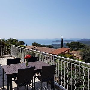 Villa Mit Grossartigem Panoramablick Auf Das Meer Und Direkt Am Pool La Croix-Valmer Exterior photo