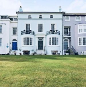 Beautiful Beachfront Retreat With A Stunning Sea View For The Ultimate Escape Away From The Busy World Below Apartment Herne Bay Exterior photo