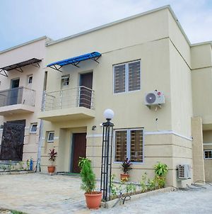 Cozy 3 Bedroom Apart - 24Hrs Elect/Wifi/Security Abuja Exterior photo