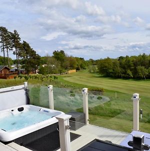 Hot Tub Lodge Percy Wood Golf Course Swarland Exterior photo
