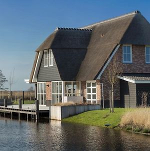 Beautiful, Thatched Villa With A Sauna At The Tjeukemeer Delfstrahuizen Exterior photo