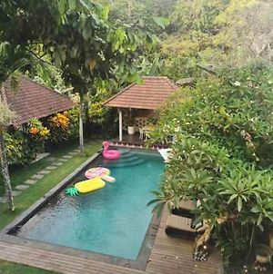 The Kanjeng Suites Batubelig Bali Exterior photo