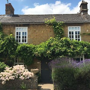 Wisteria Cottage, 5 Star Location, Cotswolds Bourton-on-the-Water Exterior photo