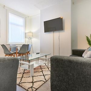 Host Liverpool - Relaxing Suburban Haven Apartment Exterior photo