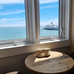 Pier View - Couples Hideaway With Wow Sea Views Apartment Eastbourne Exterior photo